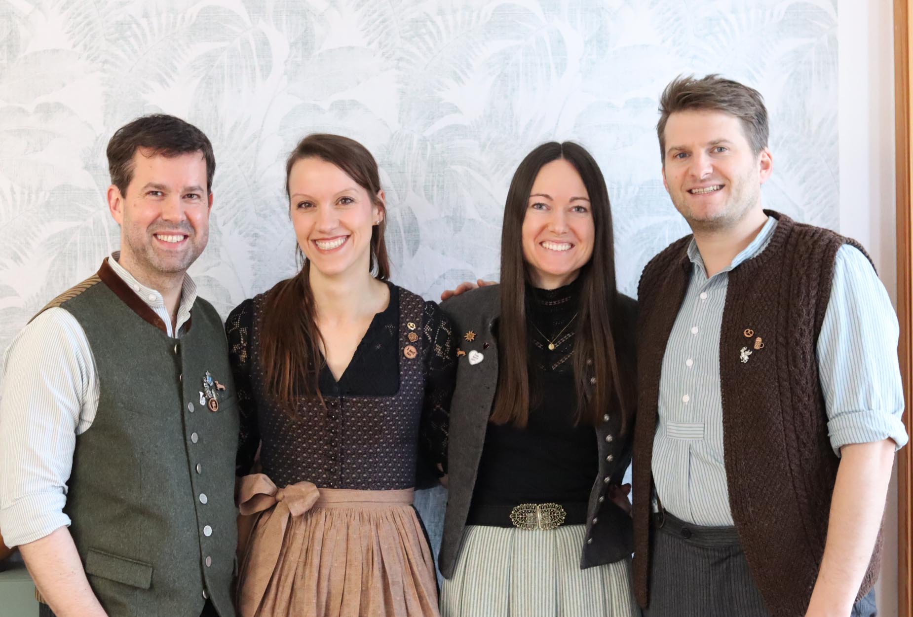 Kathrin und Martin von Gaudiknopf mit Elena und Tobias von Holzschmiede Ganslmaier